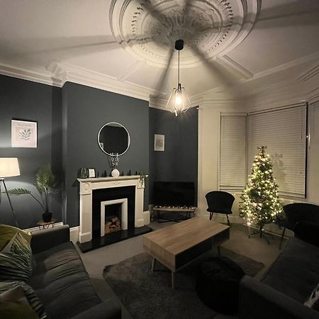 High Barnes 3 Bed House With Parking, Sleeps 7, Quiet Location Apartment Sunderland  Exterior photo